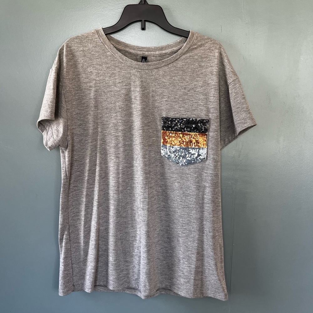Massini, Gray women’s T-shirt, sequins pocket, size small